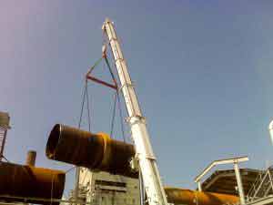 Crane lifting steel pipe